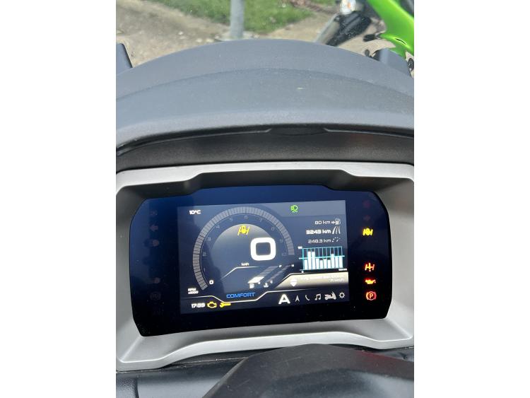 PIAGGIO MP3 530 HPE EXCLUSIVE