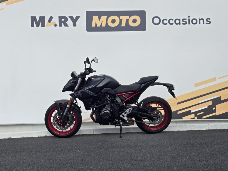 SUZUKI GSX-8S
