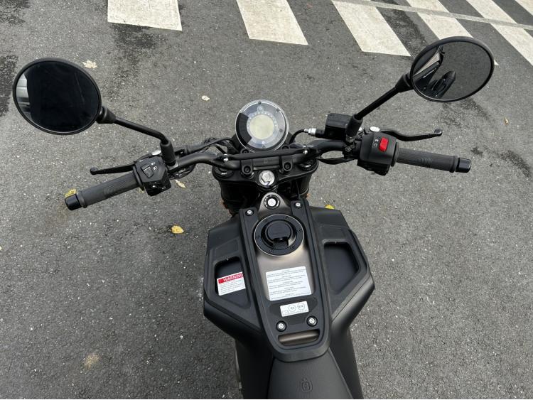 HUSQVARNA SVARTPILEN 401 A2